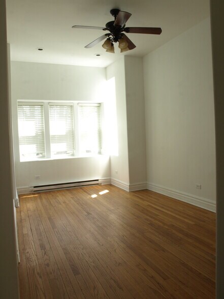 Building Photo - 2728 N Artesian Ave