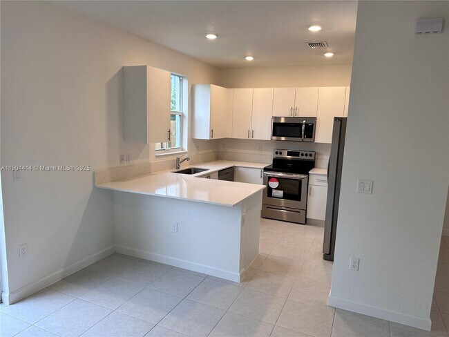 Building Photo - 11884 NW 47th Manor