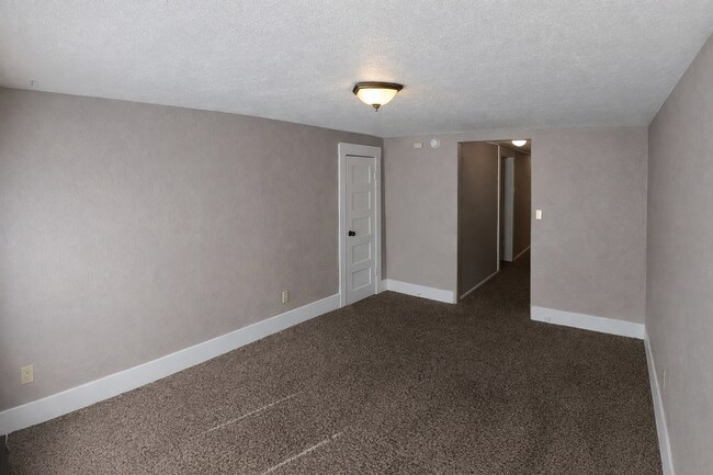 Building Photo - 1004 W 12th Ave