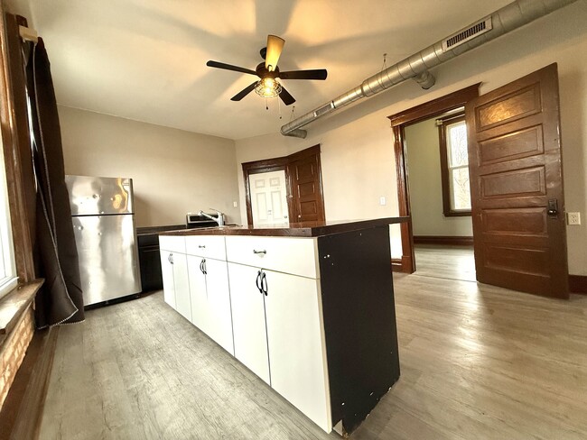 Building Photo - 2141 S Marshall Blvd