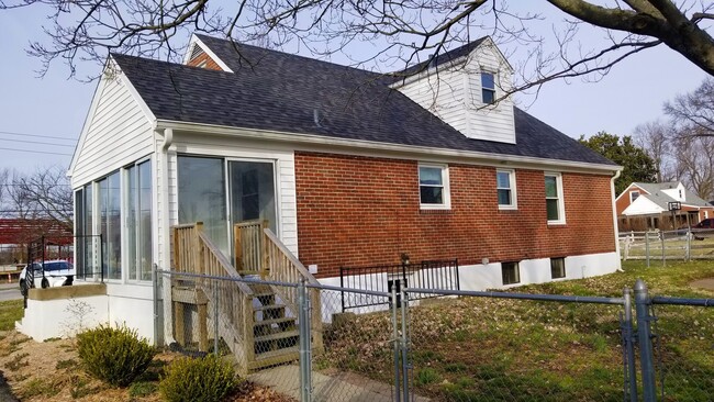 Building Photo - CHECK ME OUT!  3 Bedrooms, 2 Full Baths, B...