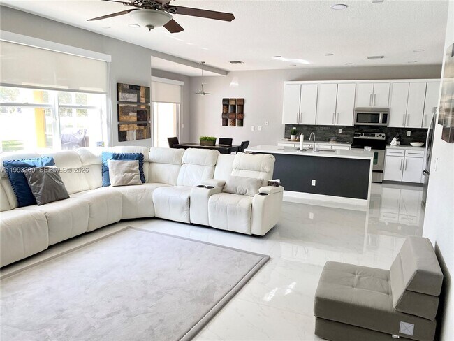 Building Photo - 4451 Seneca Ave