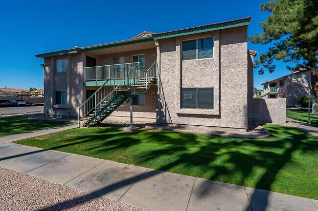 Building Photo - Ready to Move In - Two Bedrooms!