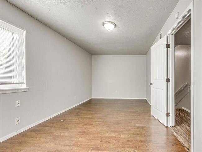 Building Photo - 1402 Bill Carrol Dr