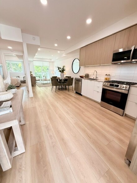 Building Photo - Guerin Villas