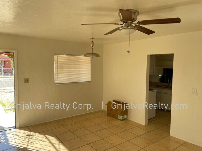 Building Photo - 4525 E 17th St