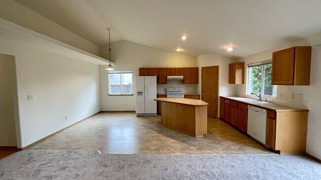 Building Photo - Adorable Open Layout 3BD/2BA Home Located In Town! 2 Living Rooms~Gas Fireplace~Fenced Yard!