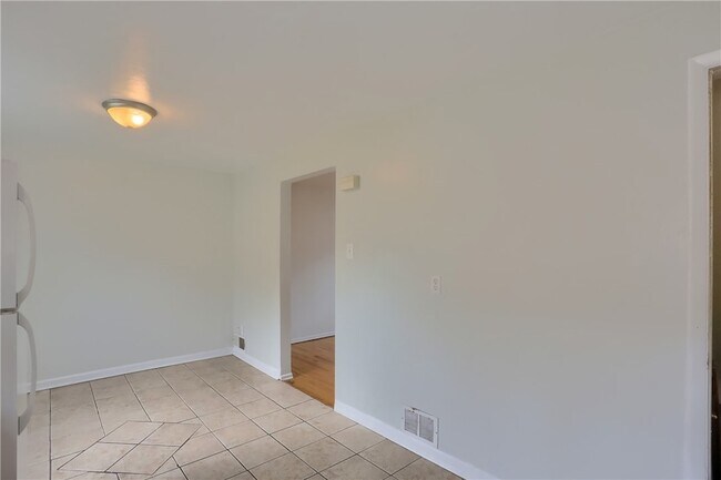 Building Photo - 442 Brierly Ln