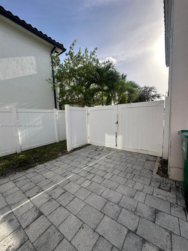 Building Photo - 9283 SW 172nd Ave
