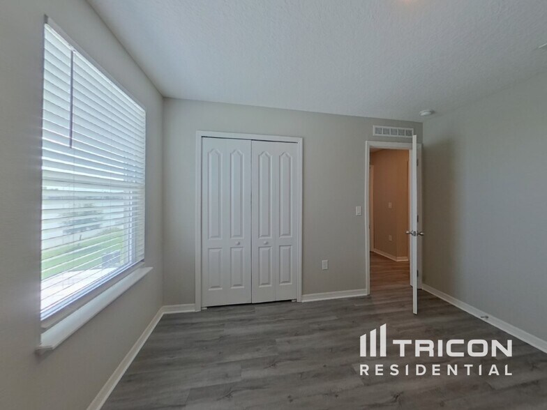 Building Photo - 4321 Desert Rose Ave