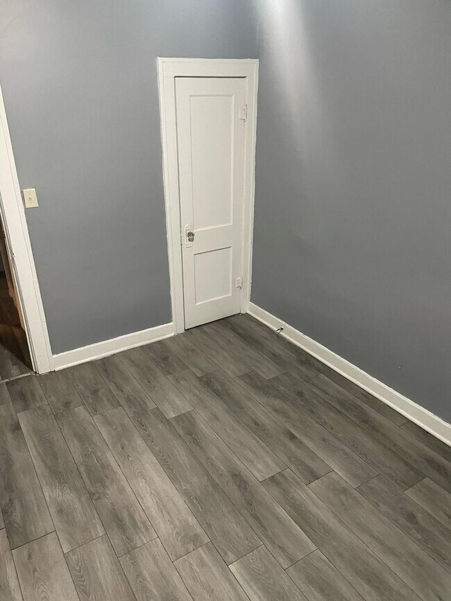 Building Photo - Section 8 Welcomed Large 2 Bedroom