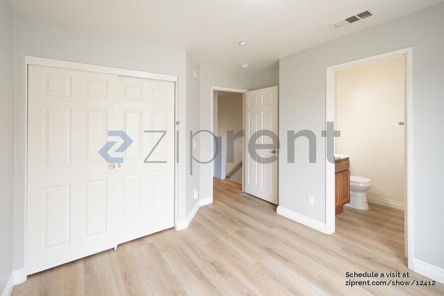 Building Photo - 16935 Laurel Hill Ln