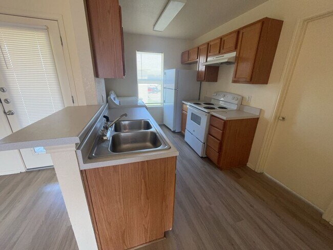 Building Photo - 5705 Greengate Dr
