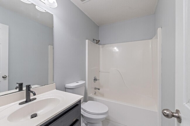 Building Photo - 337 Lamplighter Dr