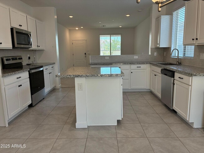 Building Photo - 16878 W Diana Ave