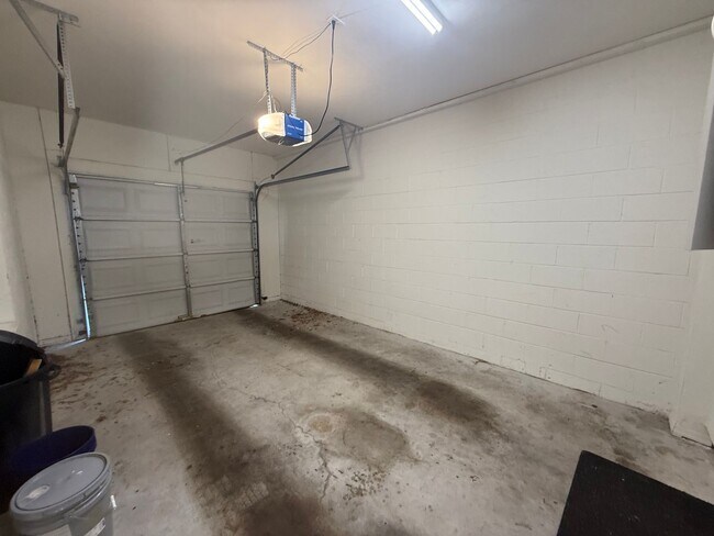 Building Photo - 2 Bed / 2 Bath Condo in The Gables