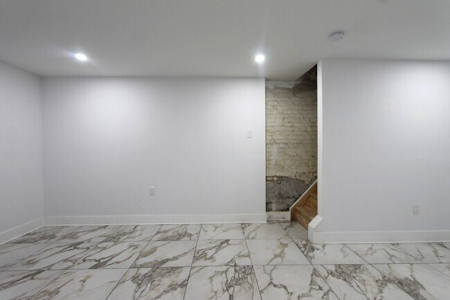 Building Photo - 103 E Coulter St