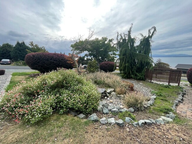 Building Photo - Windmill Heights Home With Community Beach...