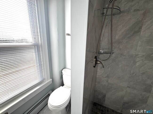 Building Photo - 10 Bayview Ave