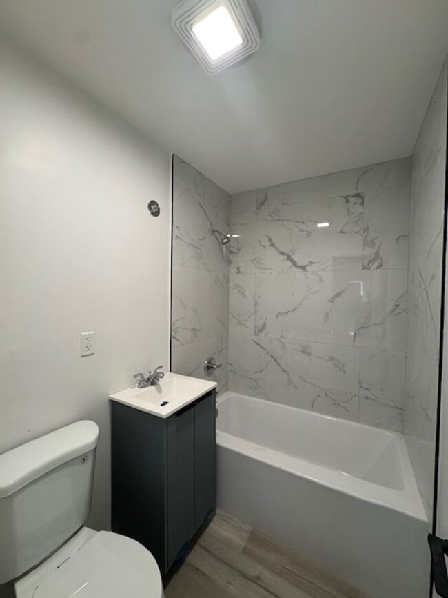 Building Photo - Charming Woodland Hills3+2  Home completely remodeled