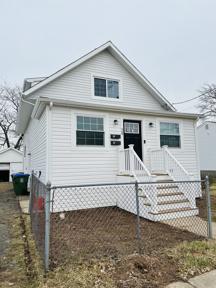 Building Photo - 24 Elmwood Ave