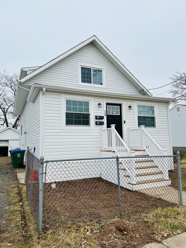 Building Photo - 24 Elmwood Ave