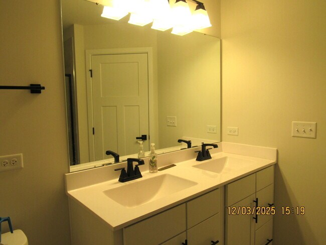 Building Photo - 155 Canterbury Way