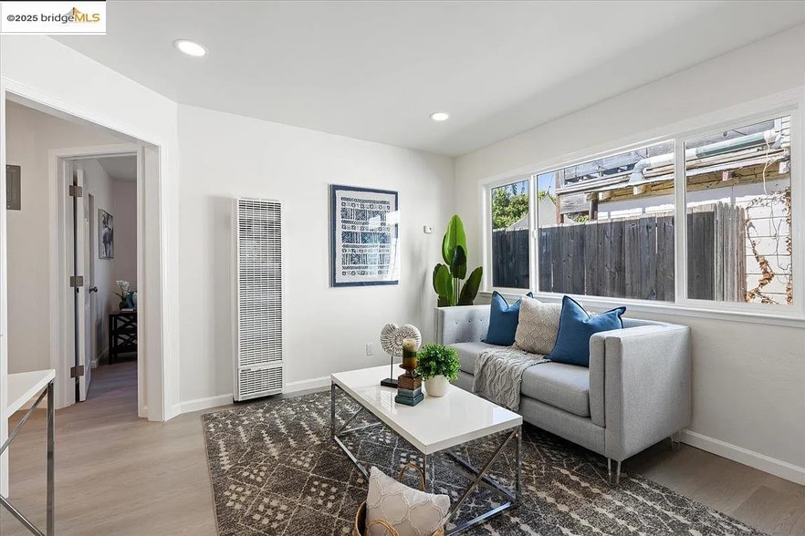 Building Photo - 2846 McGee Ave