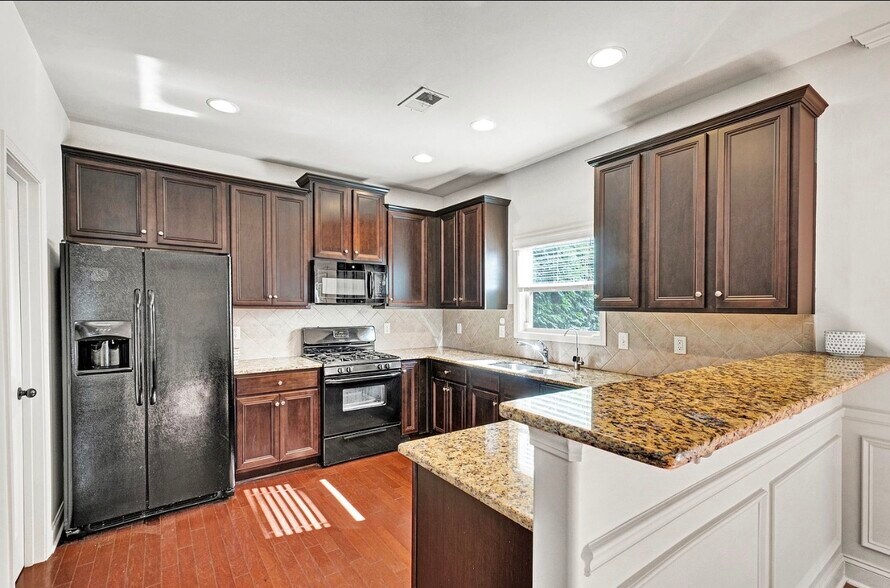 Building Photo - 257 Meadow Blossom Way