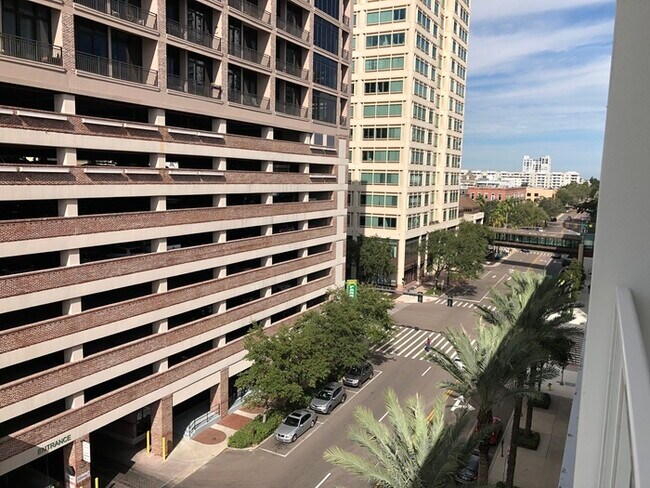 Building Photo - Luxury 2BR Signature Place Condo in Downto...