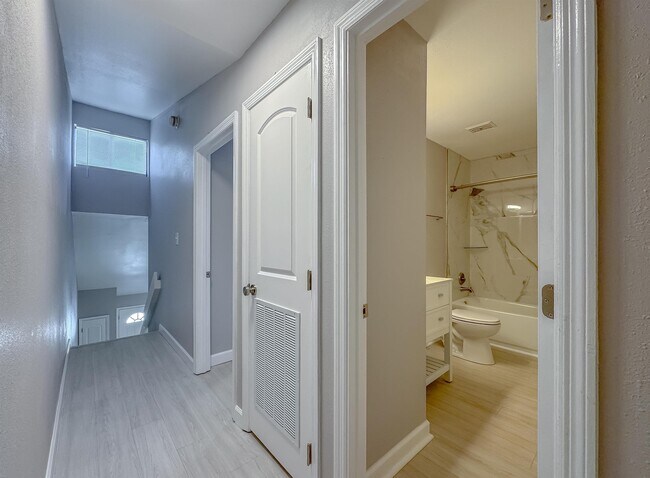 Building Photo - 2465 Talco Hills Dr