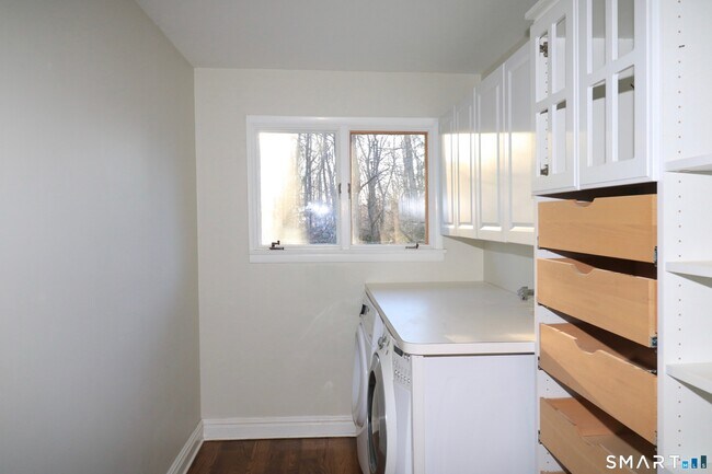 Building Photo - 950 Rock Rimmon Rd