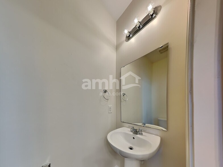 Building Photo - 285 Oglethorpe Cir