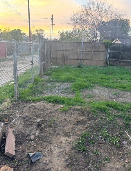 Building Photo - 4519 Grove Ave