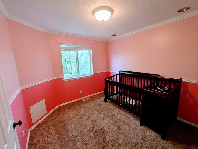 Building Photo - 749 Country Club Dr