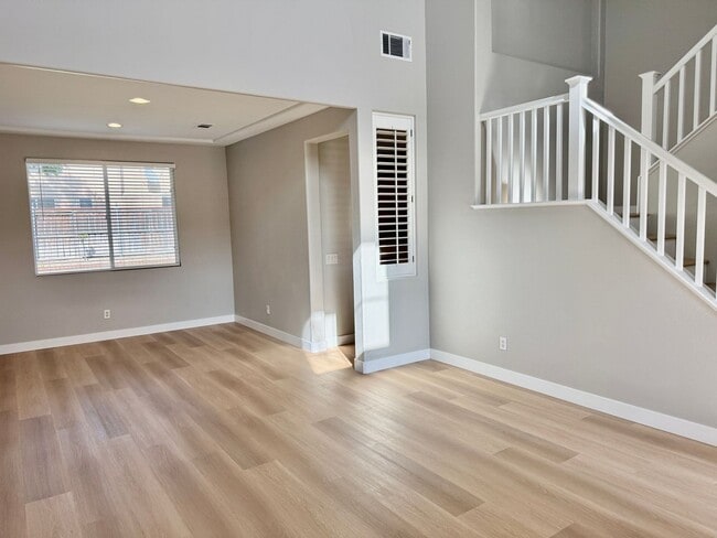 Building Photo - Nice 2 Story Family Home