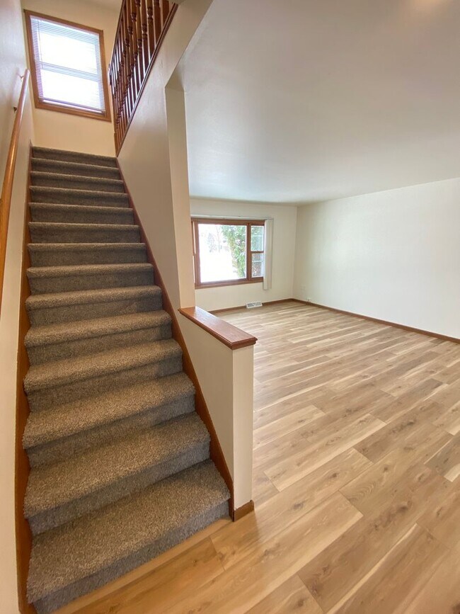 Building Photo - 1785/1787 Alexandra Court