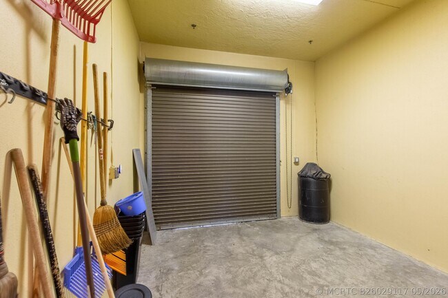 Building Photo - 14943 Paddock Dr