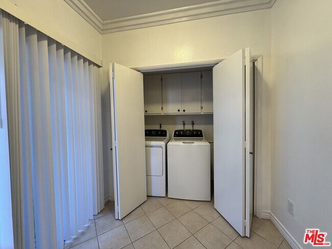 Building Photo - 1007 5th St