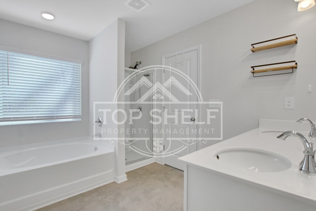 Building Photo - 102 Jaxton St