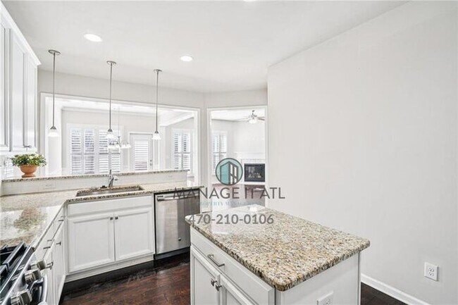 Building Photo - Move-in-ready 3 bedroom townhome in Duluth