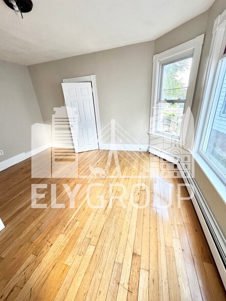 Building Photo - 119 Day St