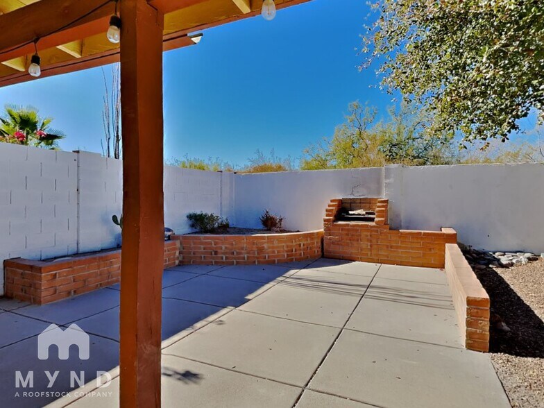 Building Photo - 370 S Pemberton Ave