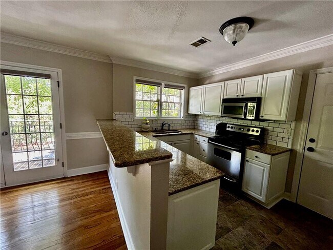 Building Photo - 115 Peachtree Memorial Dr NW