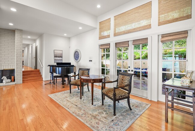 upper living room - 4244 Avenida de la Encinal