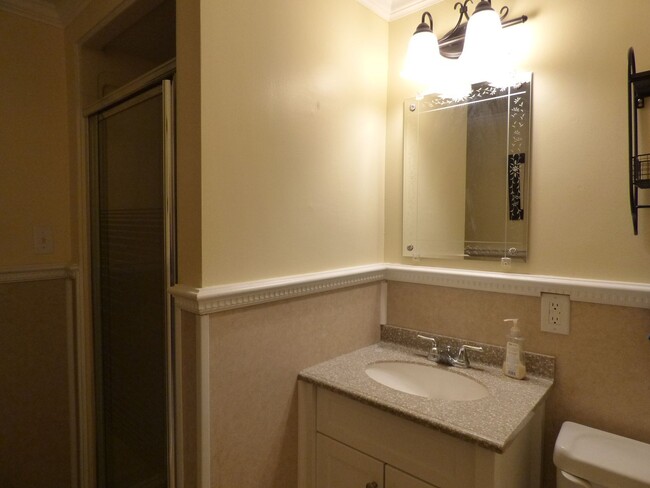 Building Photo - Great Home in a Quiet Neighborhood