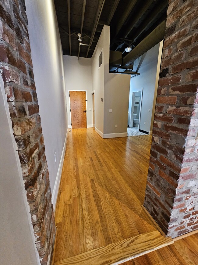 Building Photo - 1417 Market St