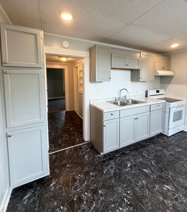 Building Photo - Charming 3 Bedroom in Schoolfield