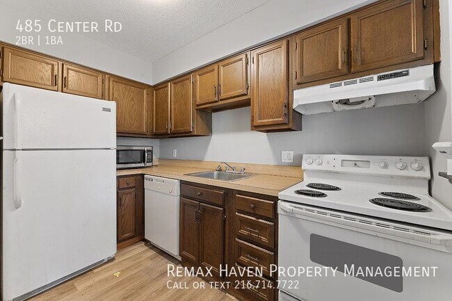 Building Photo - 485 Center Rd Unit 1, Bedford- Spacious 2 ...