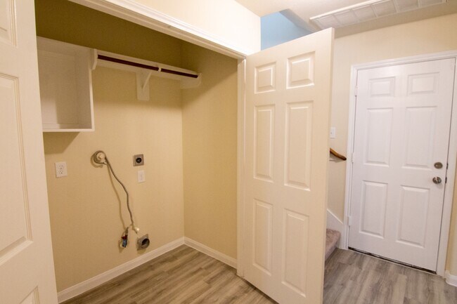 Building Photo - 13011 Baileys Run